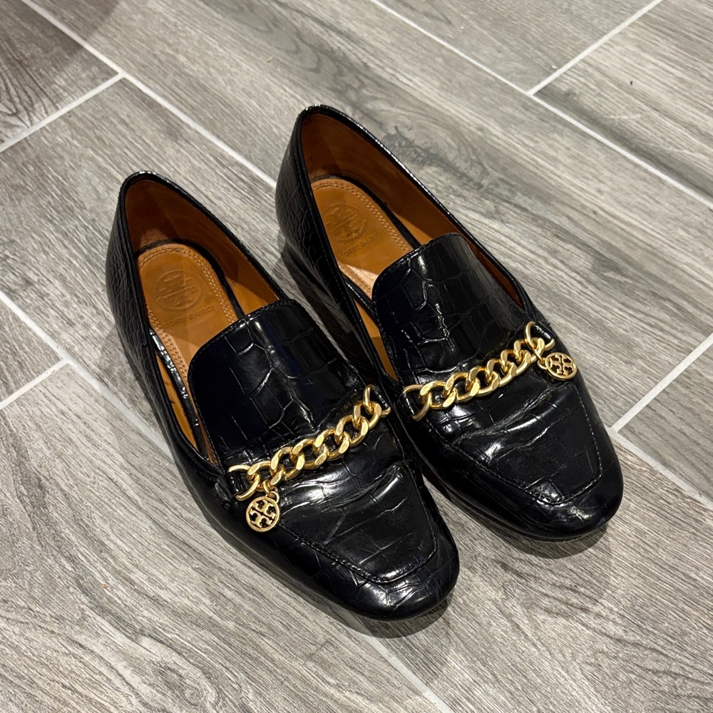 Tory Burch Black Croc Embossed Loafers with Gold Chain size 6